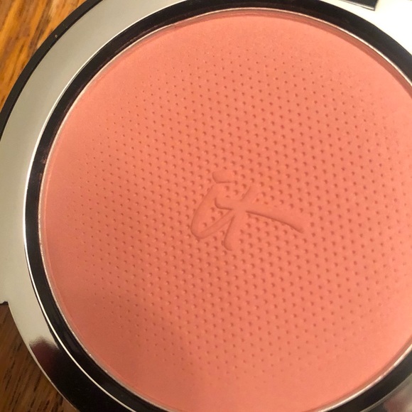 It cosmetics bye bye pores blush - Picture 3 of 4